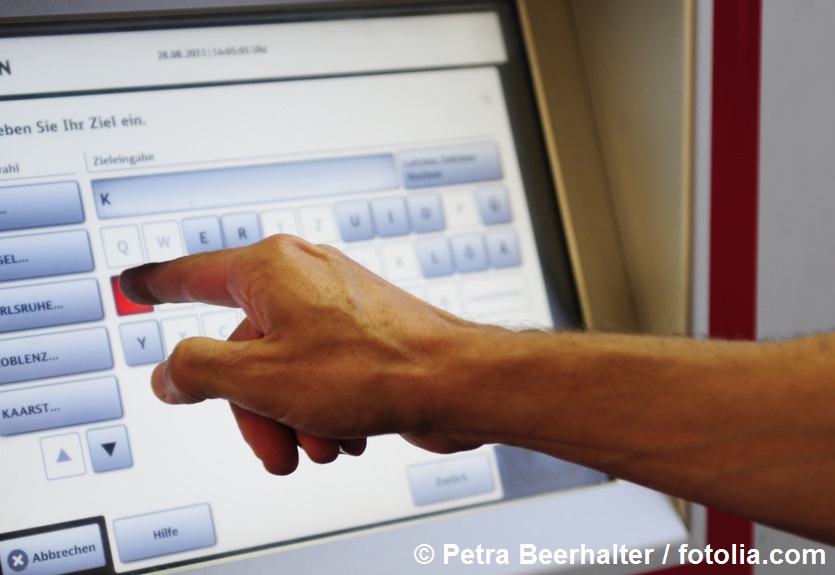 Touchscreen auf Fahrkartenautomat Bildquelle: Petra Beerhalter / fotolia.com