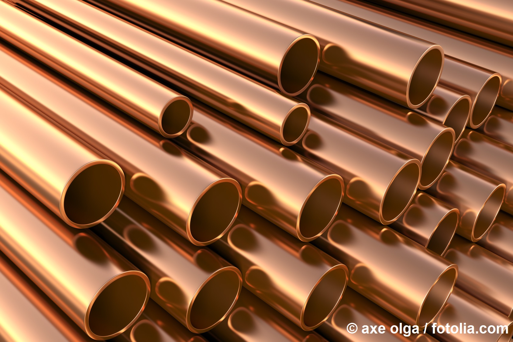 Glänzende Kupferrohre übereinander aufgestapelt als Anwendungsbeispiel für das Material Kupfer und Kupferoxide Bildquelle axe olga / fotolia.com