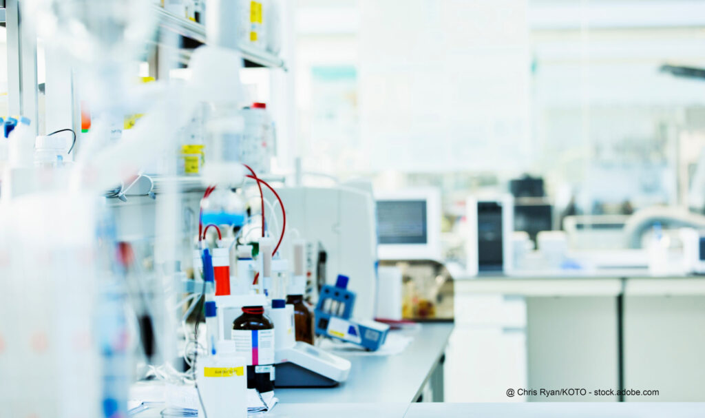 Laborabreitsplatz. Bildrechte: Chris-Ryan-KOTO-stock.adobe.com